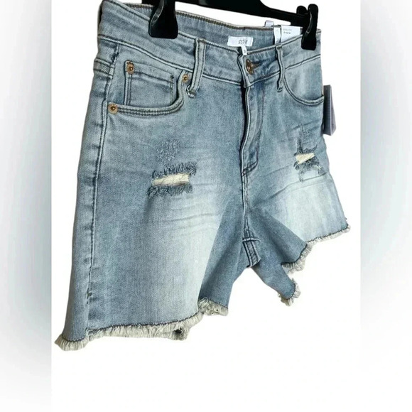 STS Blue Women's Aubrey Mid Rise Shorts Size 28 Distressed in Capilla - Picture 2 of 7